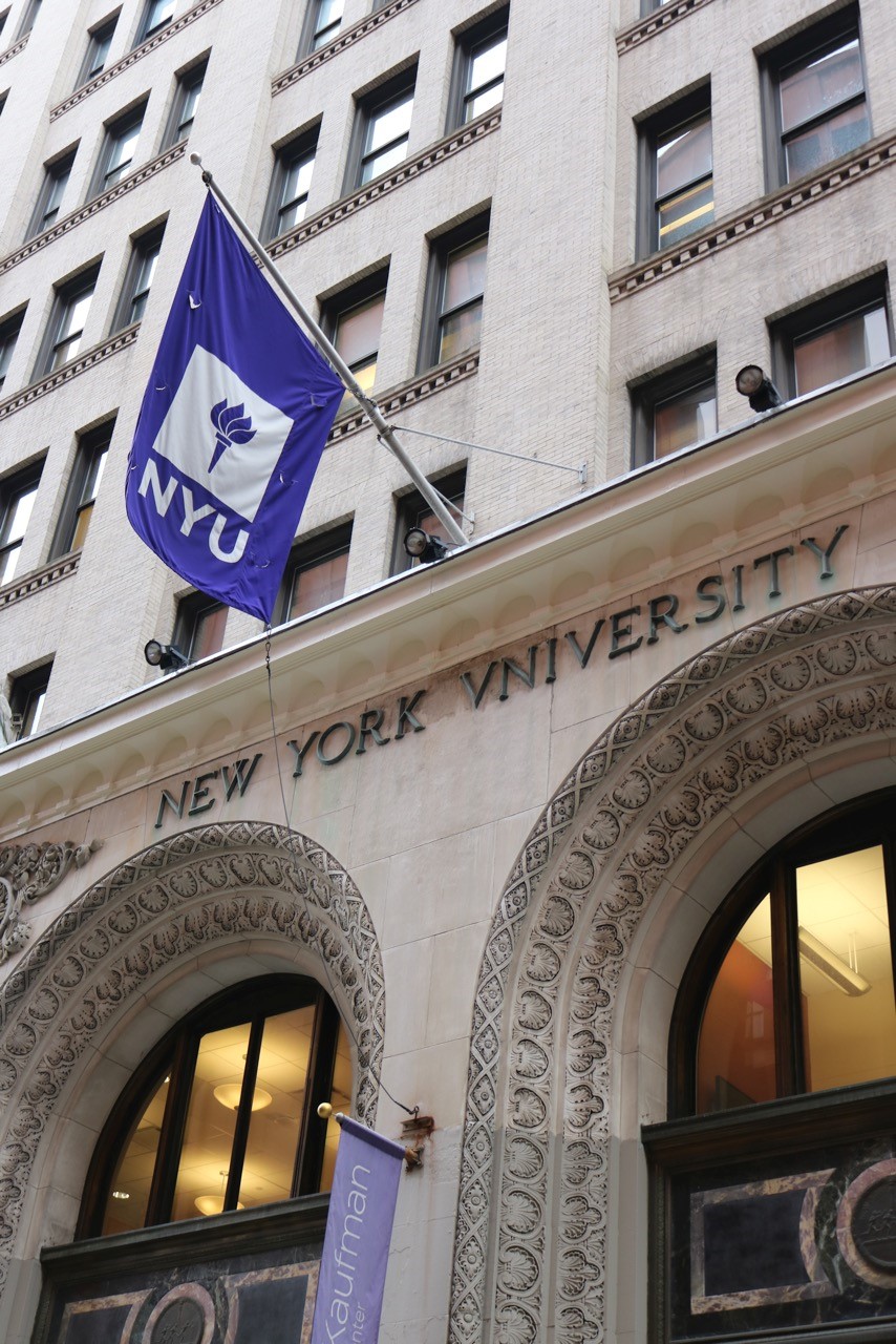 Foto von der Fassade der New York University