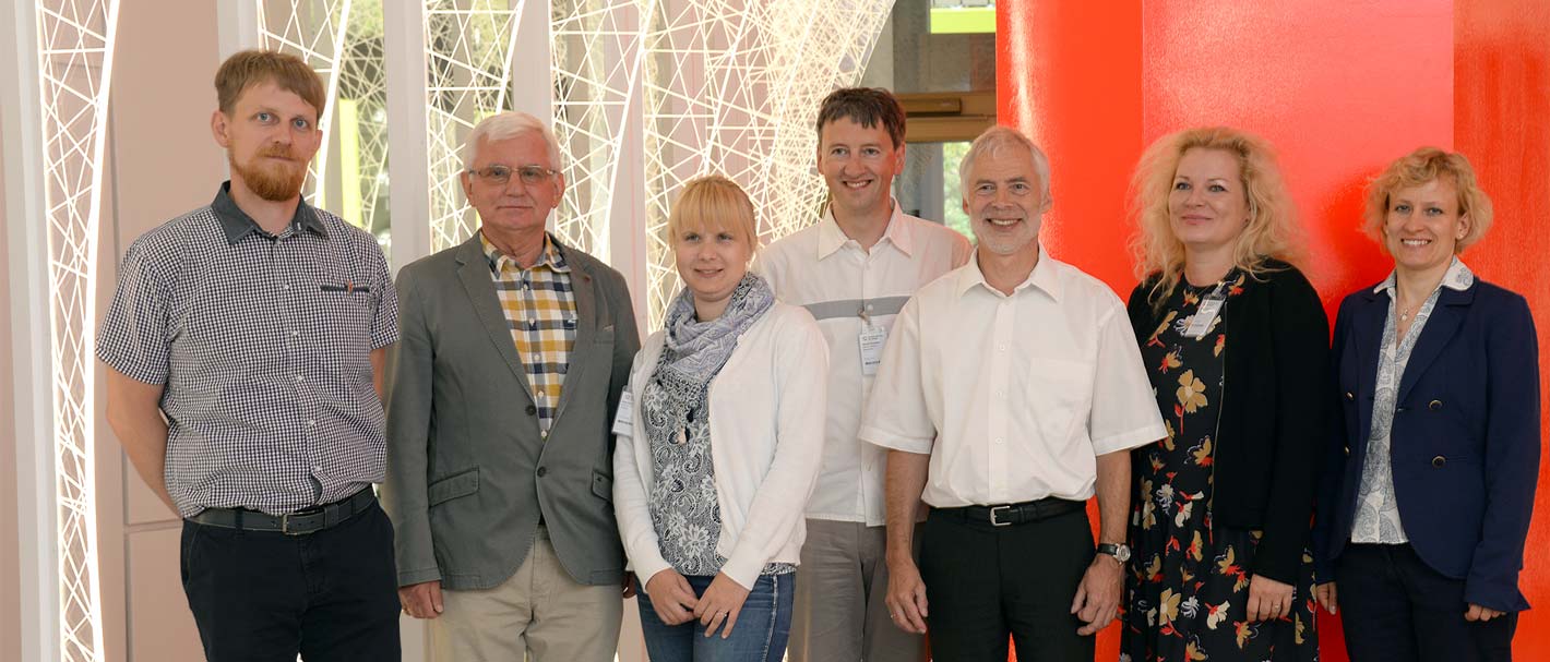 Gruppenbild der Teilnehmer eines gemeinsamen Workshops des IAB und der Nikolaus Kopernikus Universität Torun am 11. Juli 2018 in Nürnberg zum Thema „Strategien der beruflichen Aktivierung von älteren Arbeitslosen in Polen“. Abgebildete Personen (v. r. n. l.): Dr. habil. Kamil Zawadzki, Prof. Dr. habil. Zenon Wisniewski, Dr. Monika Wojdylo und Dr. habil. Michal Moszynski von der Nikolaus Kopernikus Universität Torun, Prof. Dr. Lutz Bellmann vom IAB, Magdalena Ostrowska vom Arbeitsamt Torun sowie Aleksandra Lechowicz vom Arbeitsamt Wloclawek.