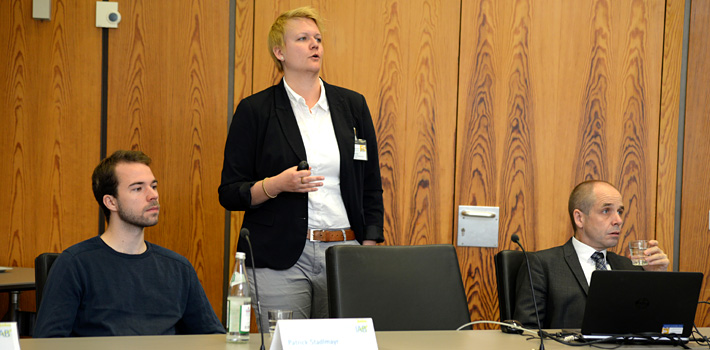 Workshop-Referenten (v.l.n.r): Patrick Stadlmayer von Tandemploy, Dr. Lena Hünefeld von der Bundesanstalt für Arbeitsschutz und Arbeitsmedizin, Prof. Dr. Holger Bonin vom Forschungsinstitut zur Zukunft der Arbeit