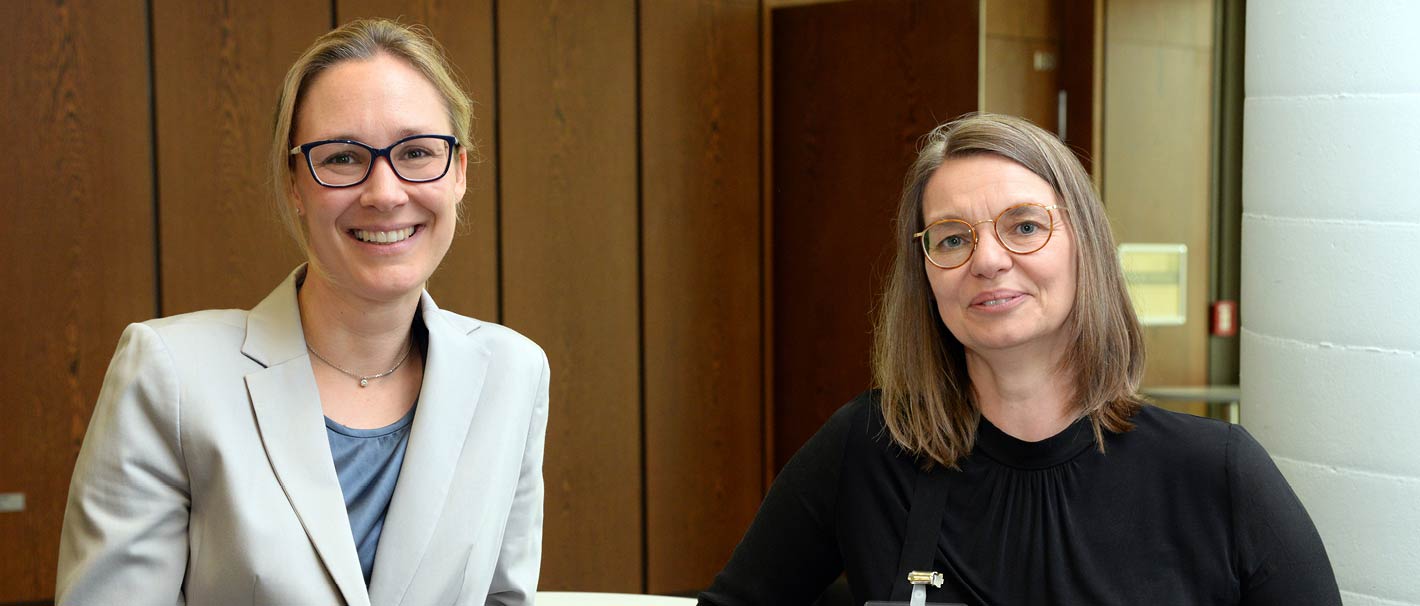 Auf dem Foto sind zu sehen (von links): Prof. Dr. Claudia Peus, Senior Vice President Talent Management and Diversity, Technische Universität München, und Katja Ploner, Gobal Diversity & Inclusion Manager der Siemens AG. Foto: Jutta Palm-Nowak