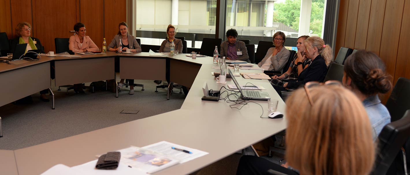 Das Foto zeigt die Teilnehmerinnen eines der vier Workshops bei der Fachtagung "Geschlechtergerechte Personalentwicklung in der Wissenschaft". Foto: Jutta Palm-Nowak