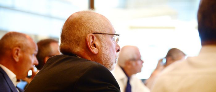 Zuhörer beim interdiziplinären "Forum Zeitarbeit" am IAB in Nürnberg.