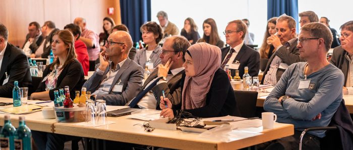 Teilnehmerinnen und Teilnehmer der Veranstaltung "Wissenschaft trifft Praxis".