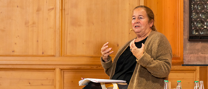 Nahaufnahme von Constanze Kurz auf dem Podium der Nürnberger Gespräche.