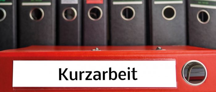 Ordner mit der Aufschrift „Kurzarbeit“