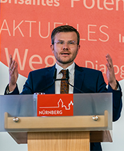 Nürnbergs Oberbürgermeister Marcus König bei den zweiten Nürnberger Gesprächen im Jahr 2021.