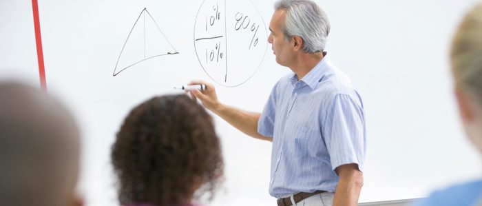 Junge Menschen im Mathematikunterricht