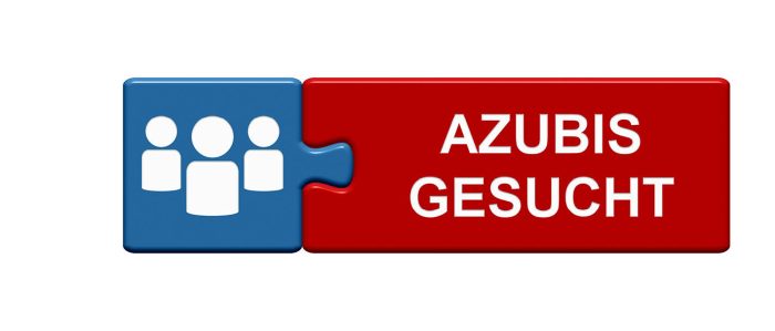 Blauer und roter Puzzlestein, letzterer mit der Aufschrift „Azubis gesucht“, greifen ineinander