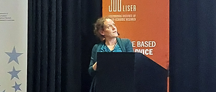 The picture shows Susanne Forstner during her speech